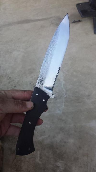 Tactical deployment knife US Military veteran designed